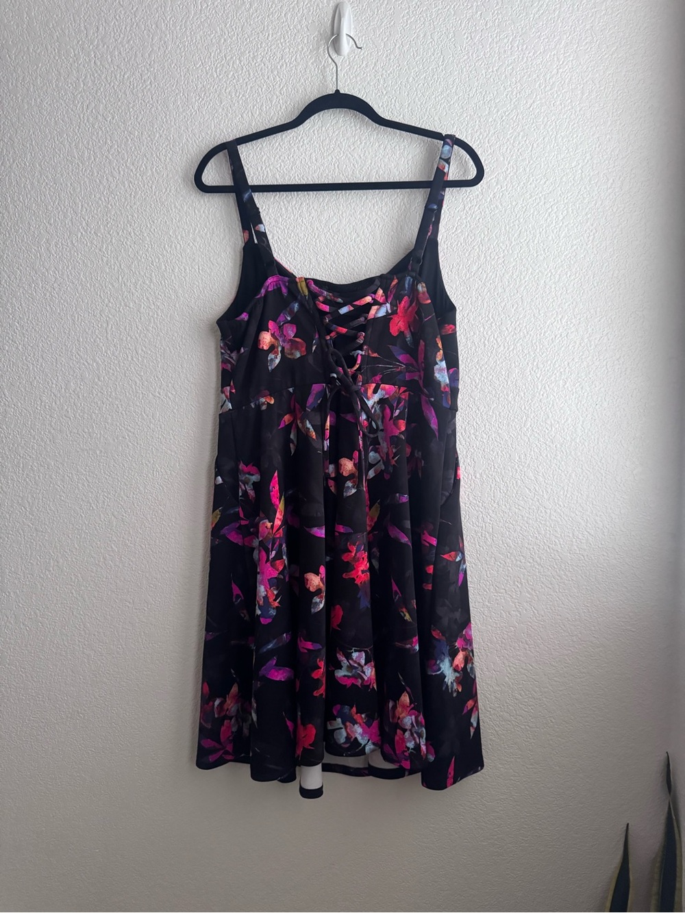 TORRID Floral Black Sweetheart Neck Dress with Pockets | 1X - Picture 8 of 11